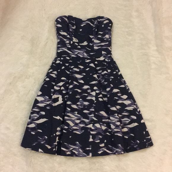 H&M Dresses & Skirts - H&M Printed Strapless Dress